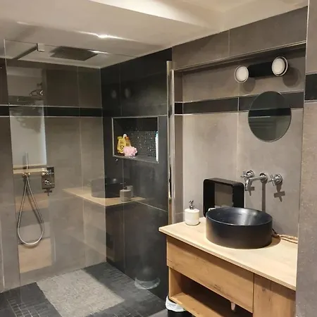 Loft De Type Industriel Et Spacieux Nizza